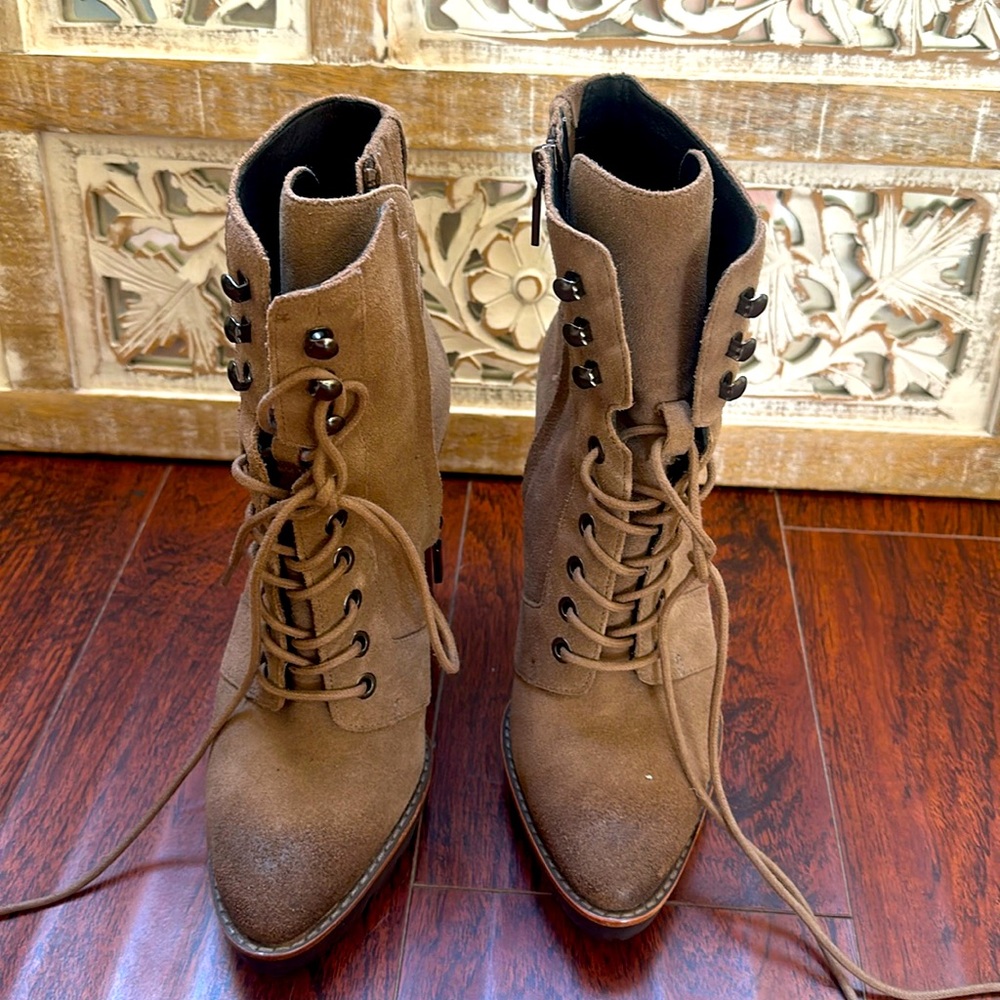 Kenneth Cole tan  7.5 tie up booties.